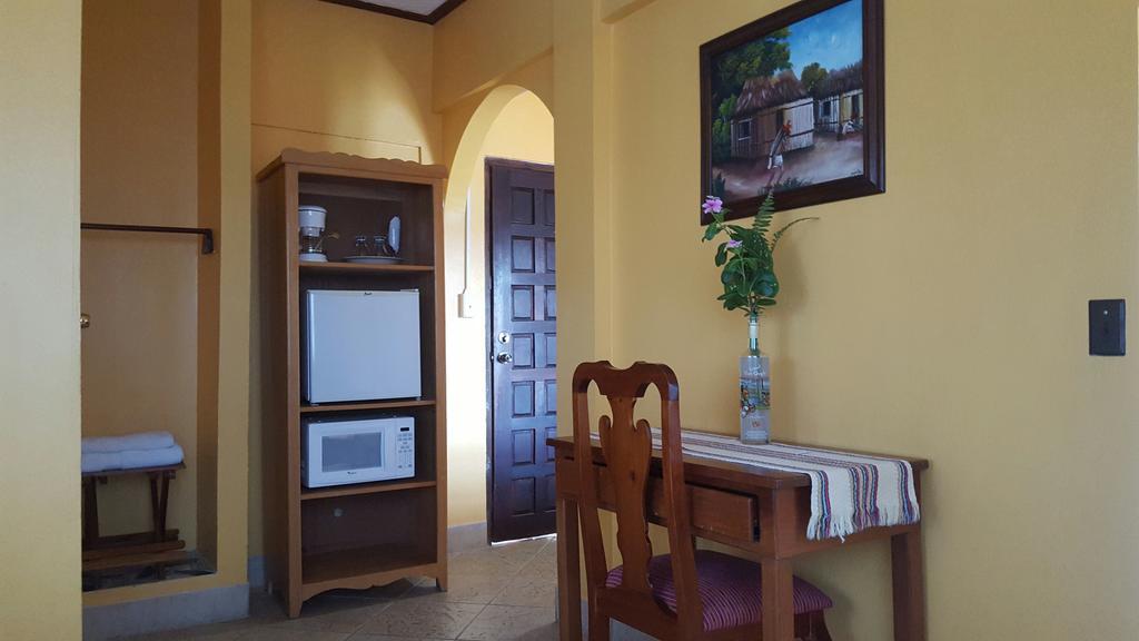 Martha'S Guesthouse San Ignacio Bagian luar foto